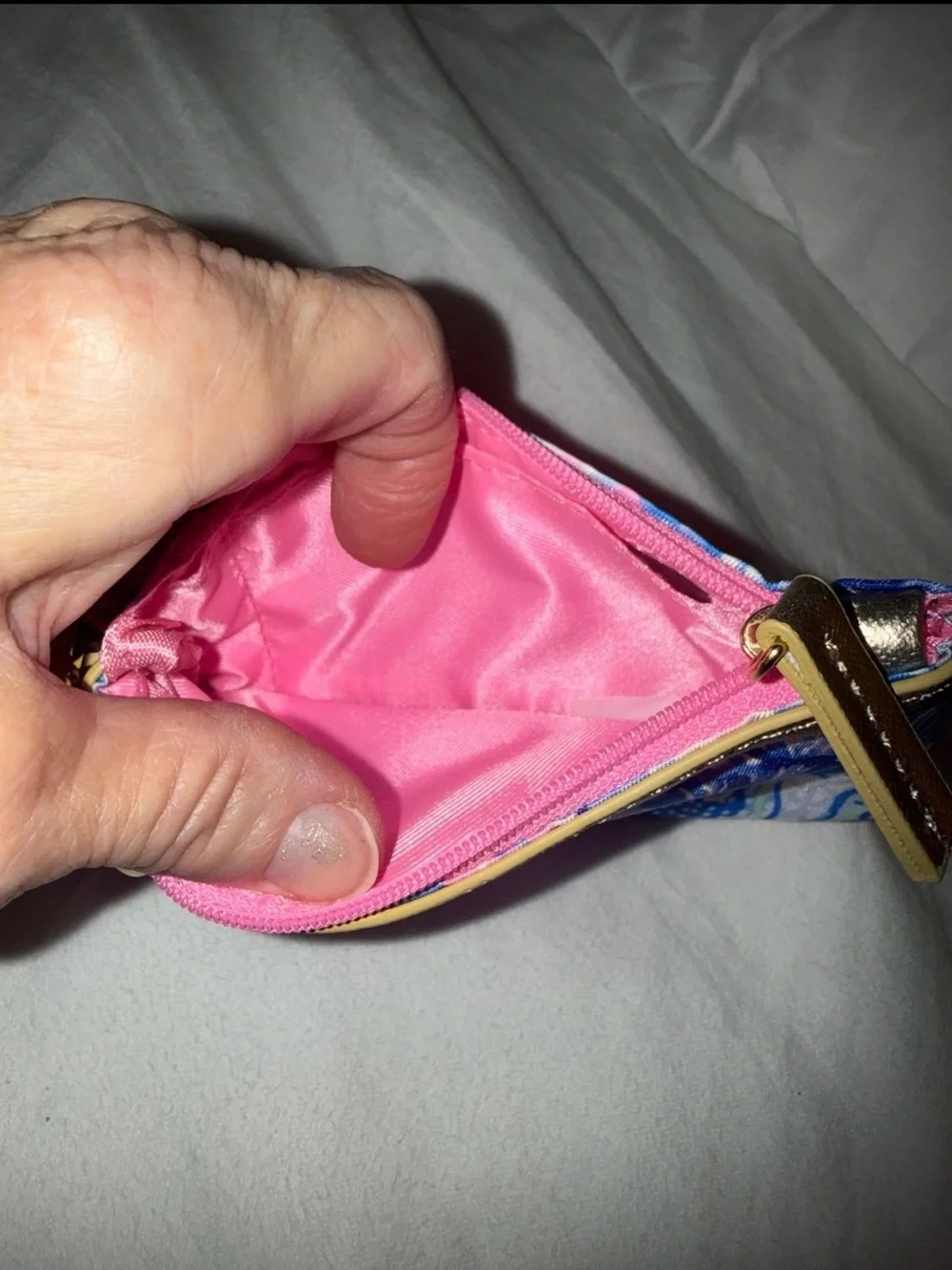 Lilly Pulitzer ID Case in the “Shade Seekers